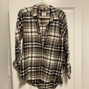 American Eagle. Distressed Flannel. Oversized fit.
